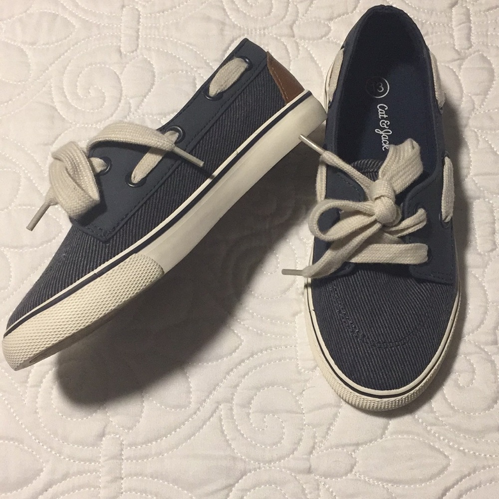 NWOT Cat & Jack Boat Shoes size 13